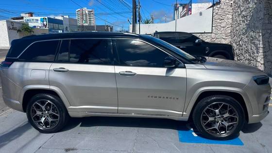 JEEP COMMANDER 1.3 T270 TURBO FLEX OVERLAND AT6 JEEP COMMANDER 1.3 T270 TURBO FLEX OVERLAND AT6